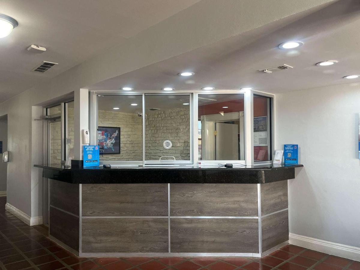 Motel 6 Dallas Tx Downtown Dış mekan fotoğraf