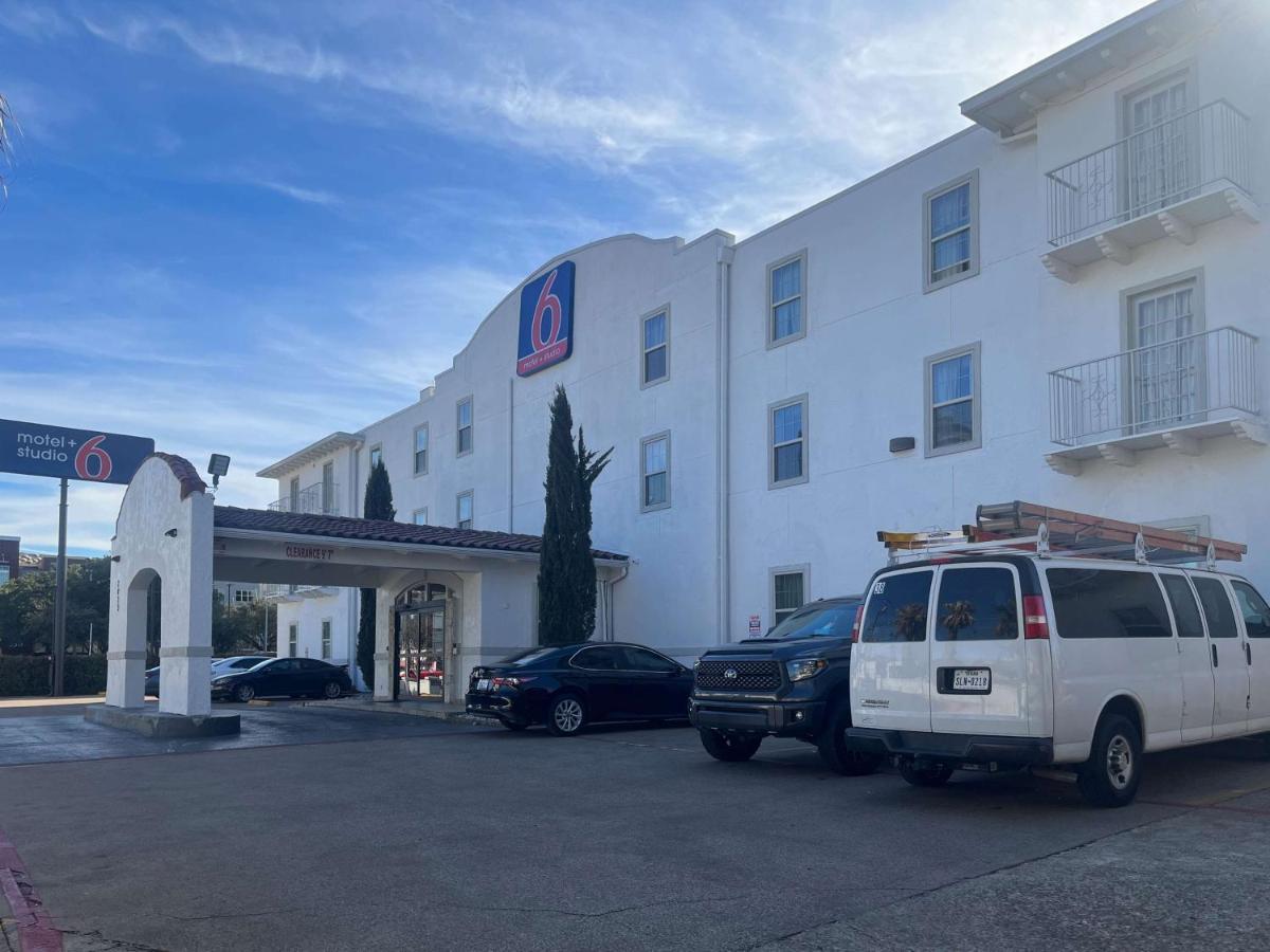 Motel 6 Dallas Tx Downtown Dış mekan fotoğraf